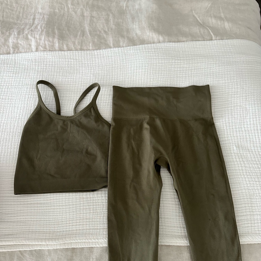 Set Active Olive Green Activewear Set